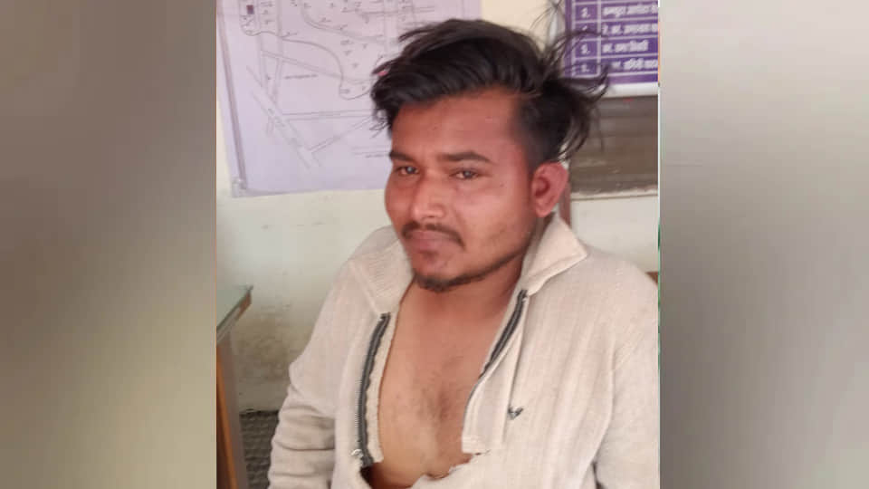 युवक की खींचकर ले जा रहे थे मनबढ़