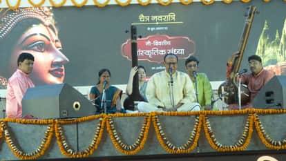 गायन प्रस्तुत करते पं. ऋत्विक सान्याल।