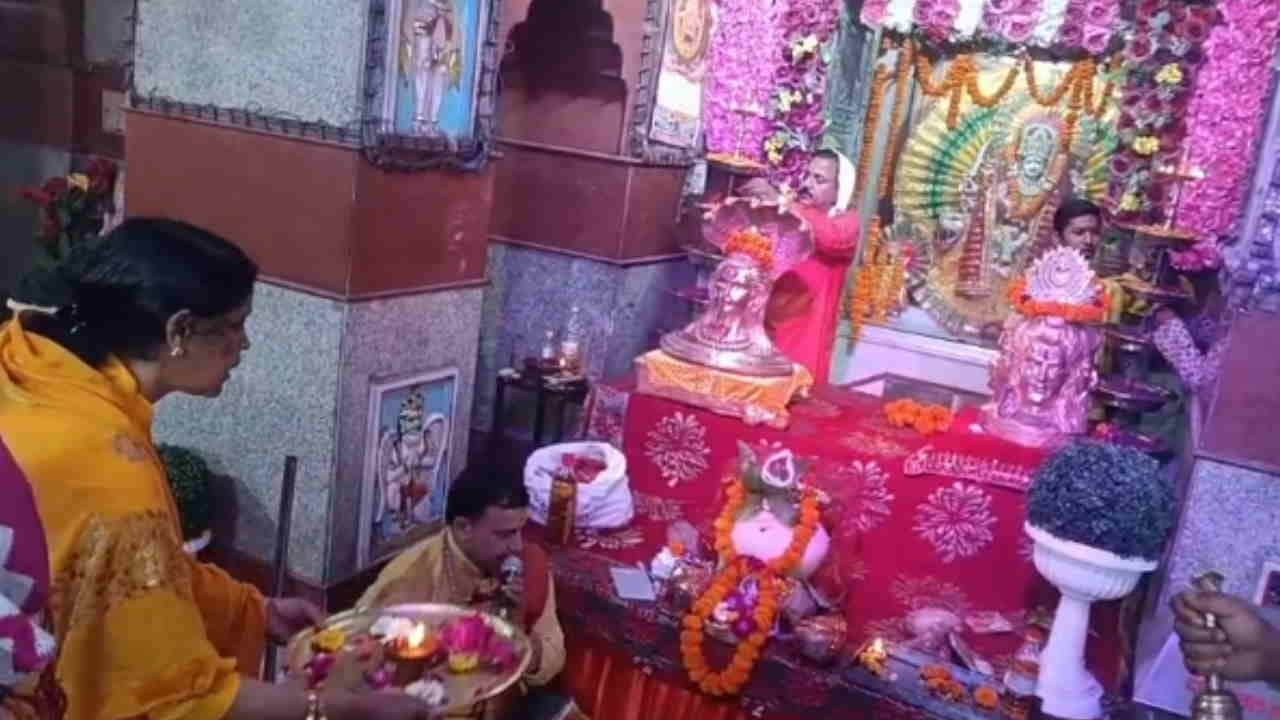 Chaitra Navratri 2026 MataTemple decorated grandly crowd of devotees gathered Uttarakhand watch photos
