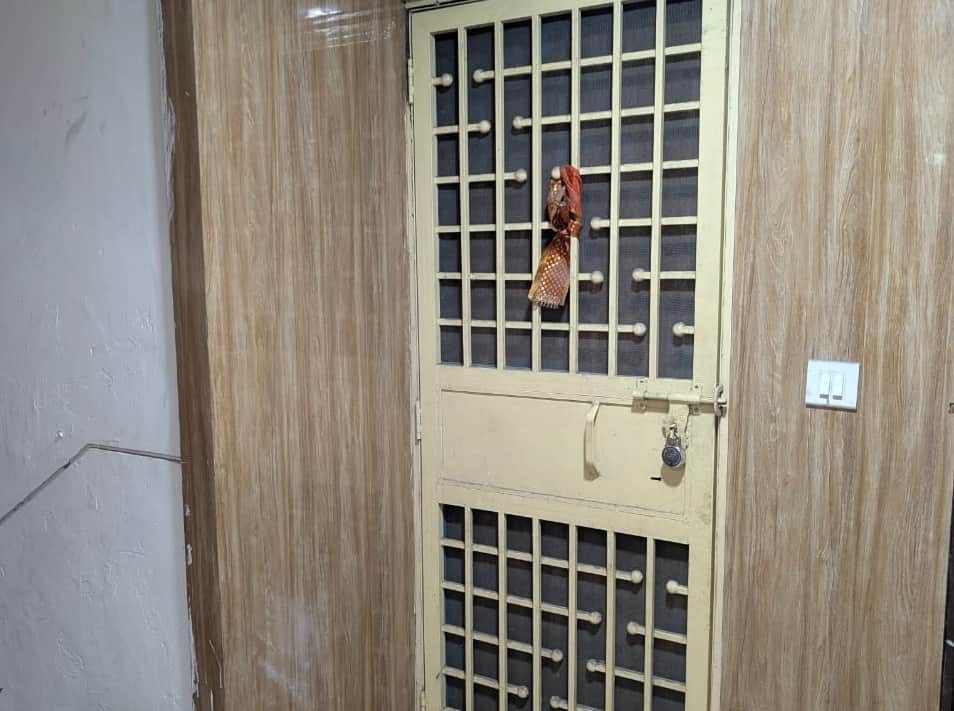 son leaves mothers body in flat and commits suicide by jumping from 13th floor In Ghaziabad