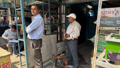 Kanpur ADM and Supply Department Conduct Raid Over 46 Large and Small Cylinders Recovered