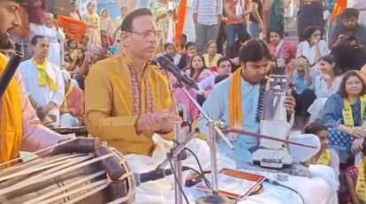 Kanpur Welcoming Nav Samvatsar at Atal Ghat 110 young Vedic scholars and 108 Dhrupad singers create history
