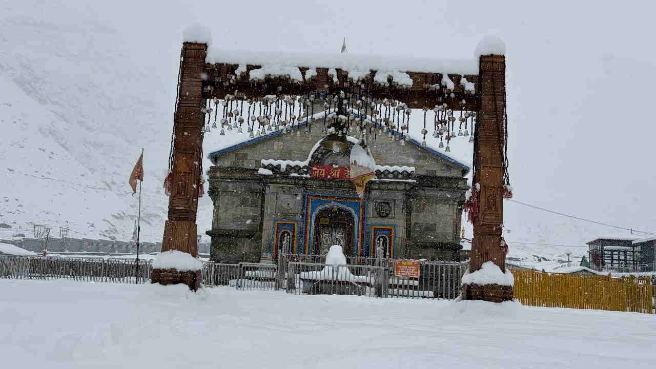 Four Feet Snow at Kedarnath Dham Police ITBP Personnel Deployed Shop Allotment Soon Chardham yatra 2026
