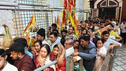Crowds throng temples on the first day of Navratri