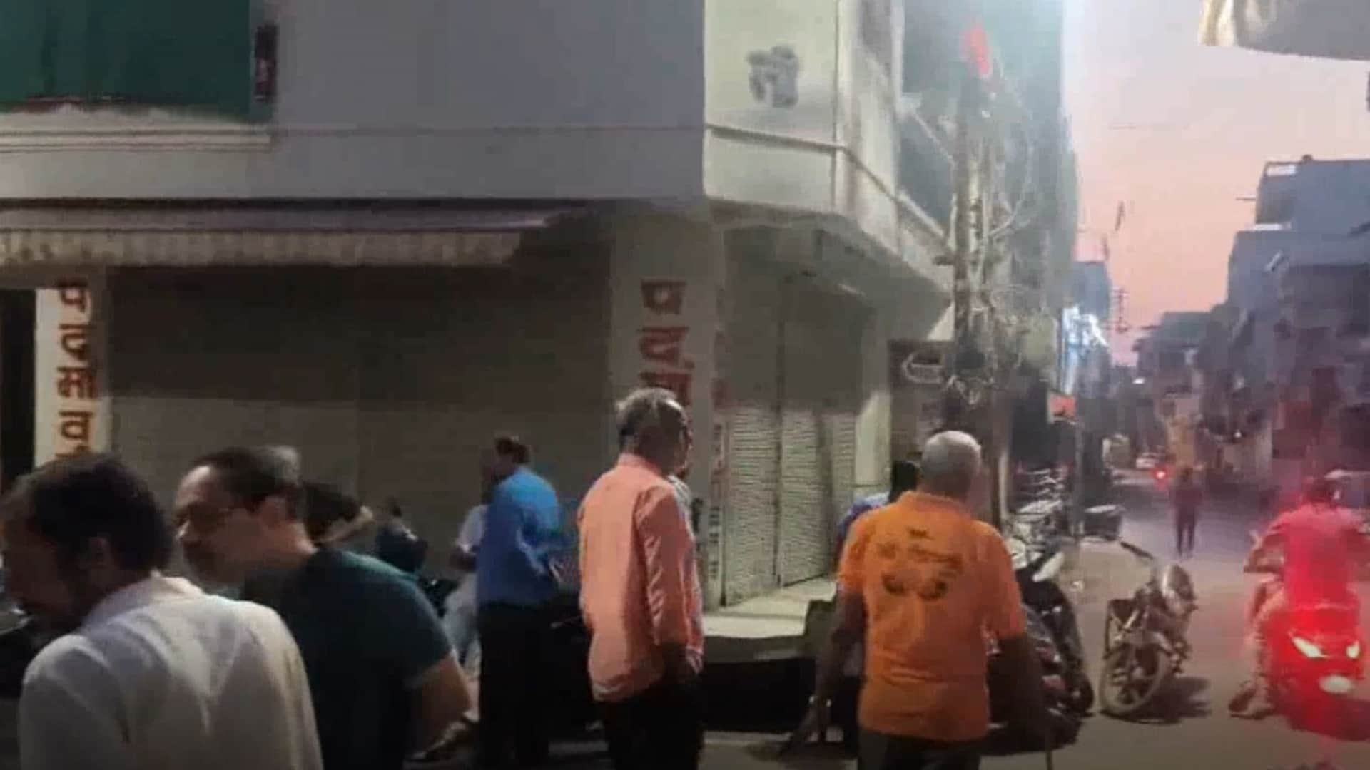 युवक ने खुद का गला रेता, ज्यादा खून बहने से हुई मौत