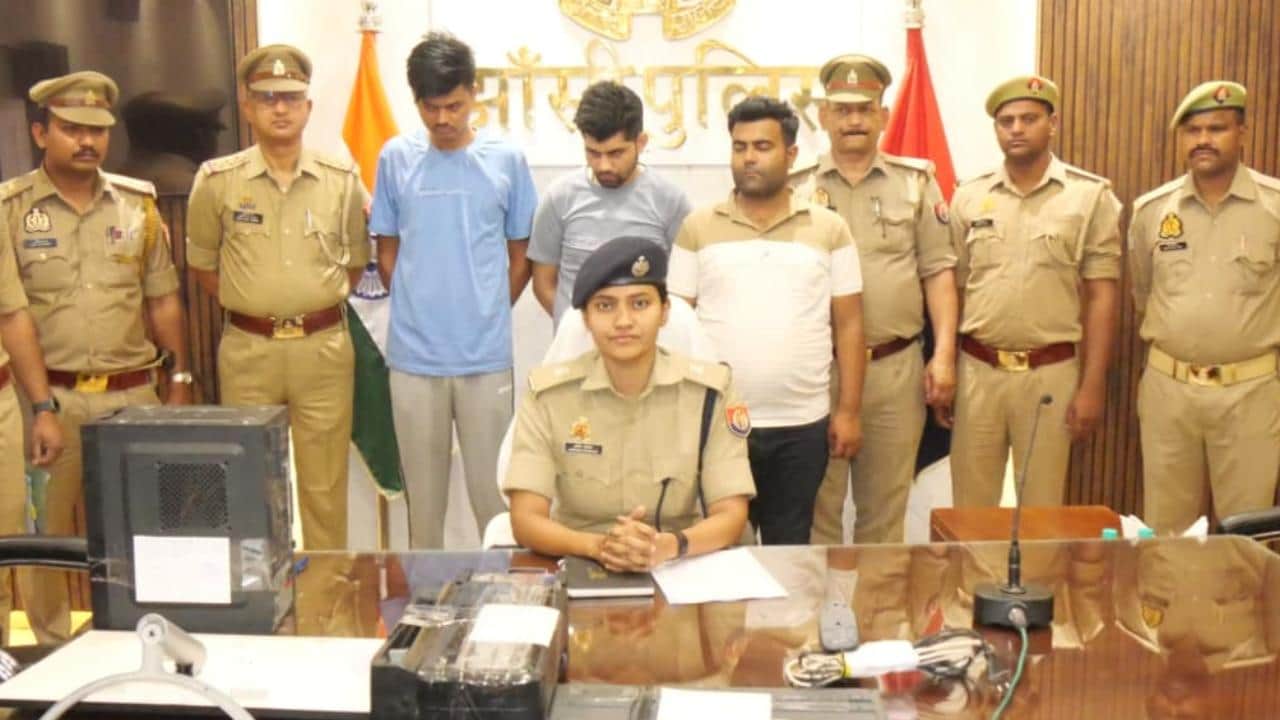 पुलिस गिरफ्त में आरोपी।