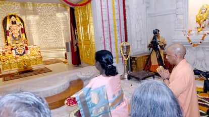 Ayodhya: President Droupadi Murmu Performs Aarti of Ram Lalla; 'Shri Ram Yantra' Installed — See Photos