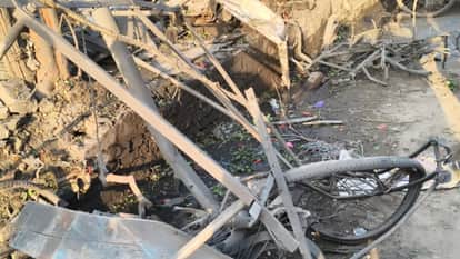 सिलिंडर ब्लास्ट के बाद क्षतिग्रस्त सामान।