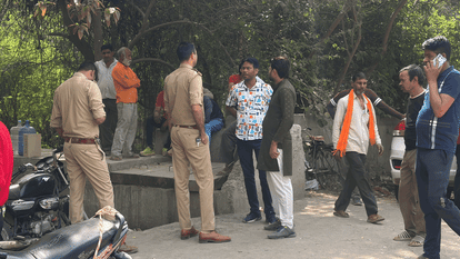 Black Marketing of Domestic Gas in Noida and Cylinders Selling for Up to 5000