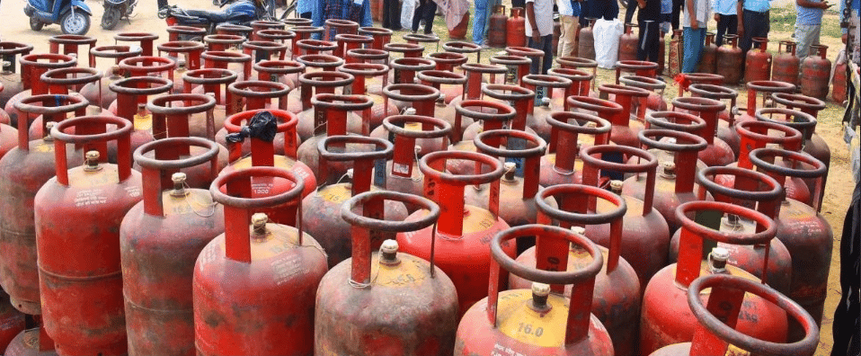New system of Indane Gas Agency, the gas man will bring a slip along with the cylinder