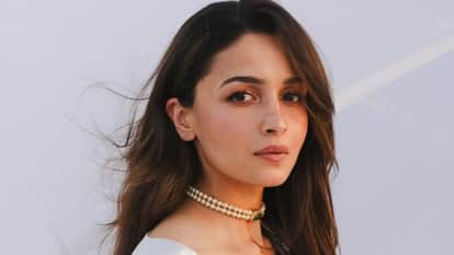 Alia Bhatt Will Give Chance To Outsiders In Her New Film Dont Be Shy