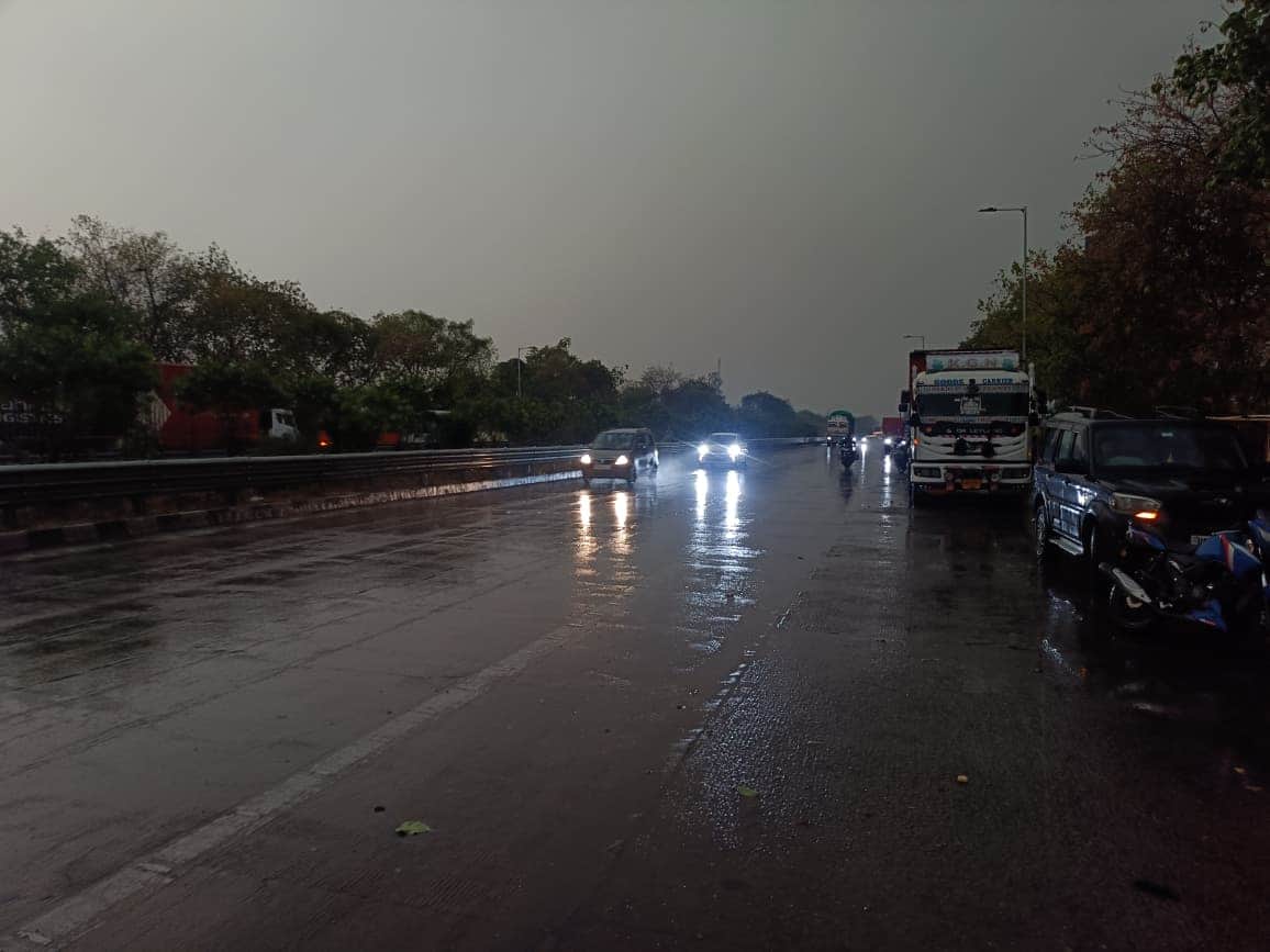 UP: Several districts, including Lucknow, experienced darkness during the day, weather changed in Uttar Prades