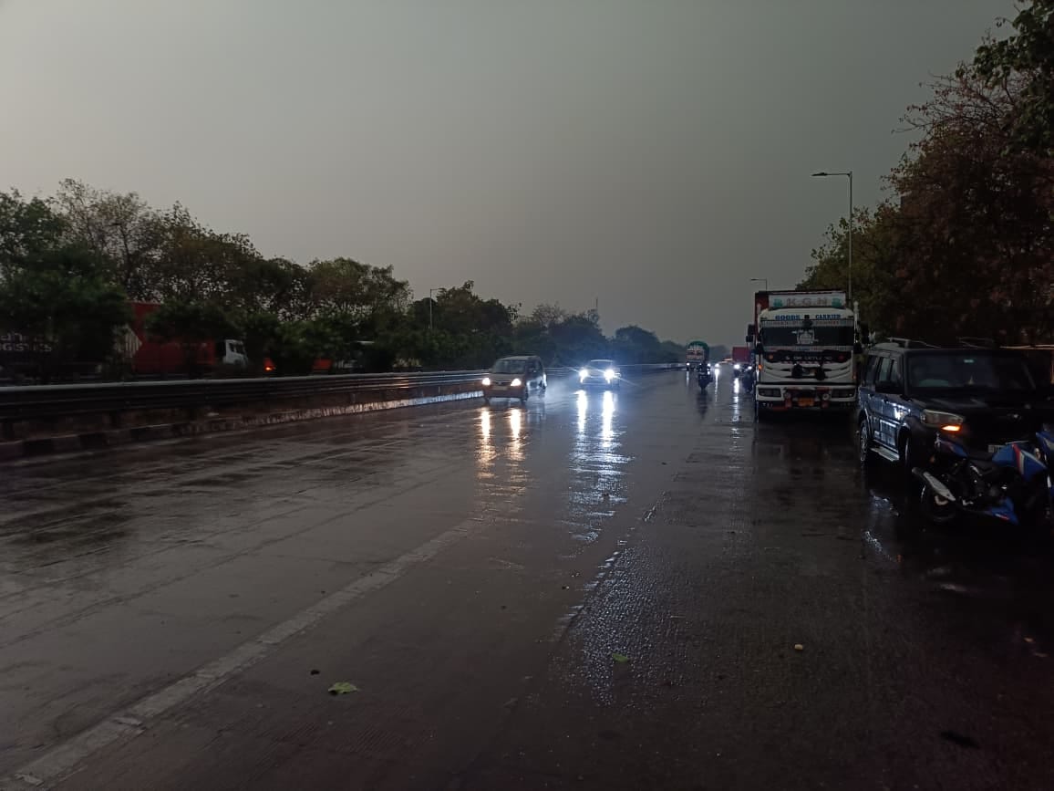 UP: Several districts, including Lucknow, experienced darkness during the day, weather changed in Uttar Prades