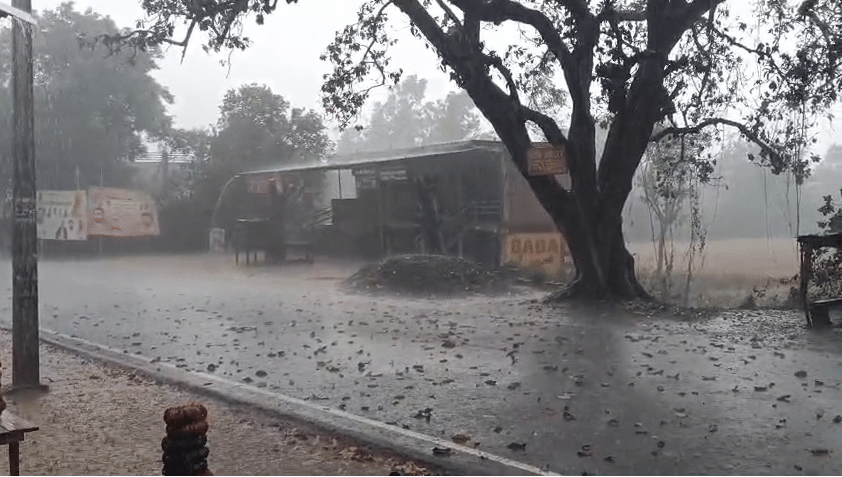 UP: Several districts, including Lucknow, experienced darkness during the day, weather changed in Uttar Prades