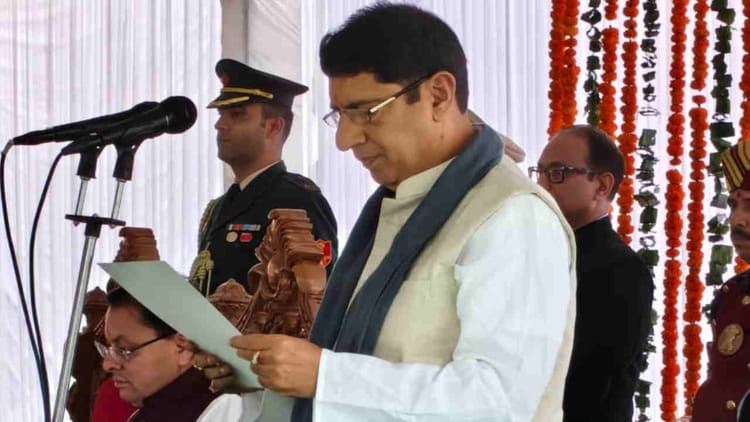 Uttarakhand: रुड़की विधायक प्रदीप बत्रा ने ली मंत्रिपद की शपथ, कांग्रेस छोड़ भाजपा में आने के बाद खुली किस्मत