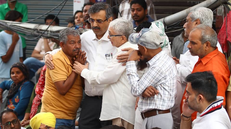 Delhi Palam Fire Neighbors grew emotional while remembering the children who lost their lives in the fire