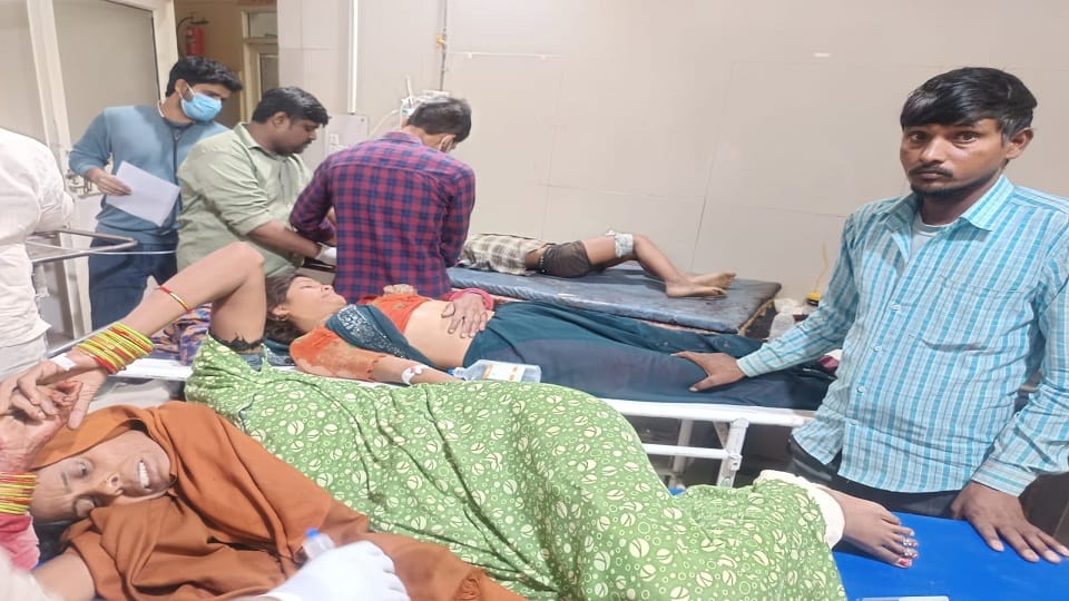 Firing Erupts After Dispute Between Two group and Three Injured in firozabad