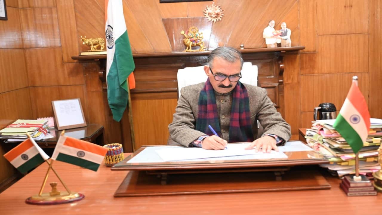 सीएम सुक्खू ने अपने बजट भाषण के प्रारूप को अंतिम रूप दिया।