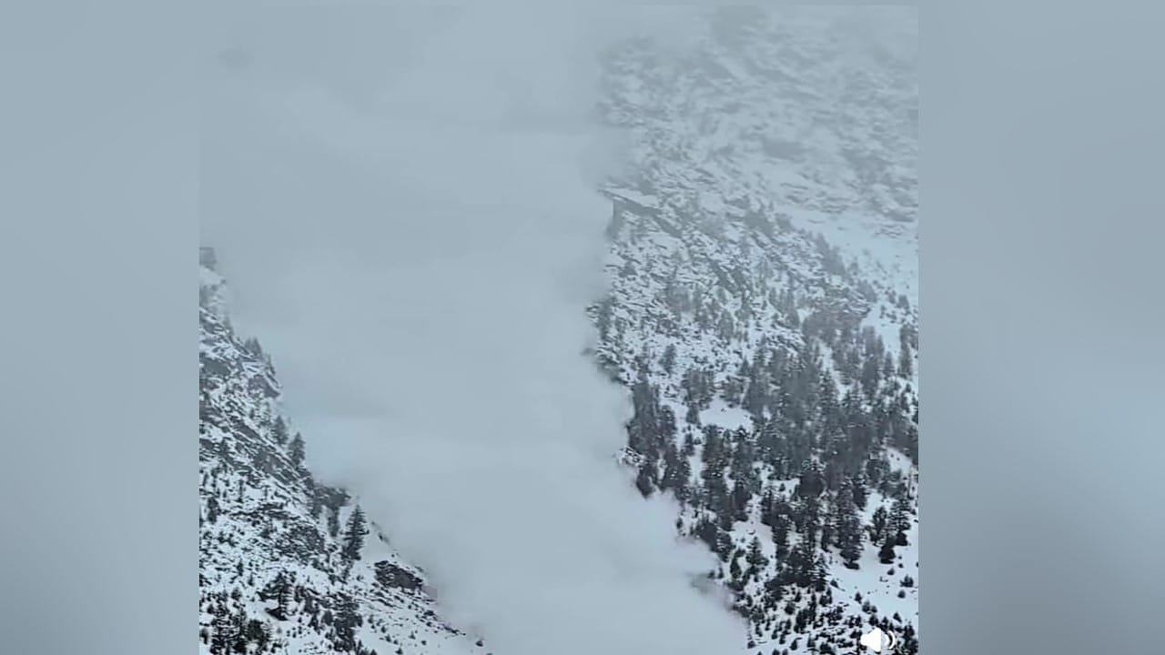 Himachal Weather: Heavy Rain and Snowfall, avalanche in lahul; 100 Roads, Including Three National Highways