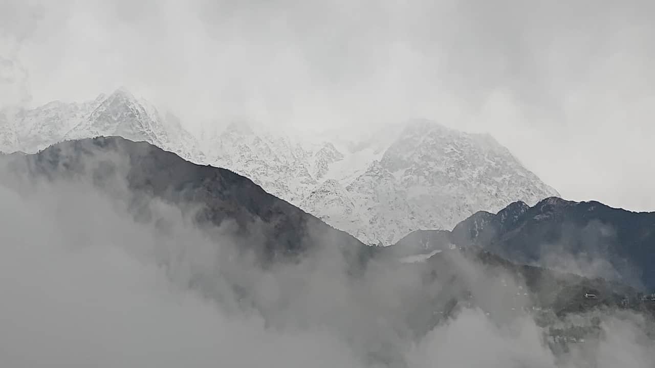 Himachal Weather: Heavy Rain and Snowfall, avalanche in lahul; 100 Roads, Including Three National Highways