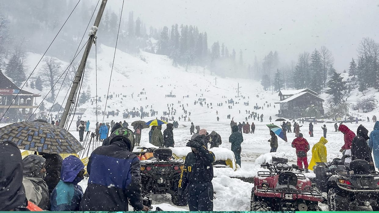 Western Disturbances Bring Snowfall in Northwest India, Rain and Strong Winds Lower Temperature