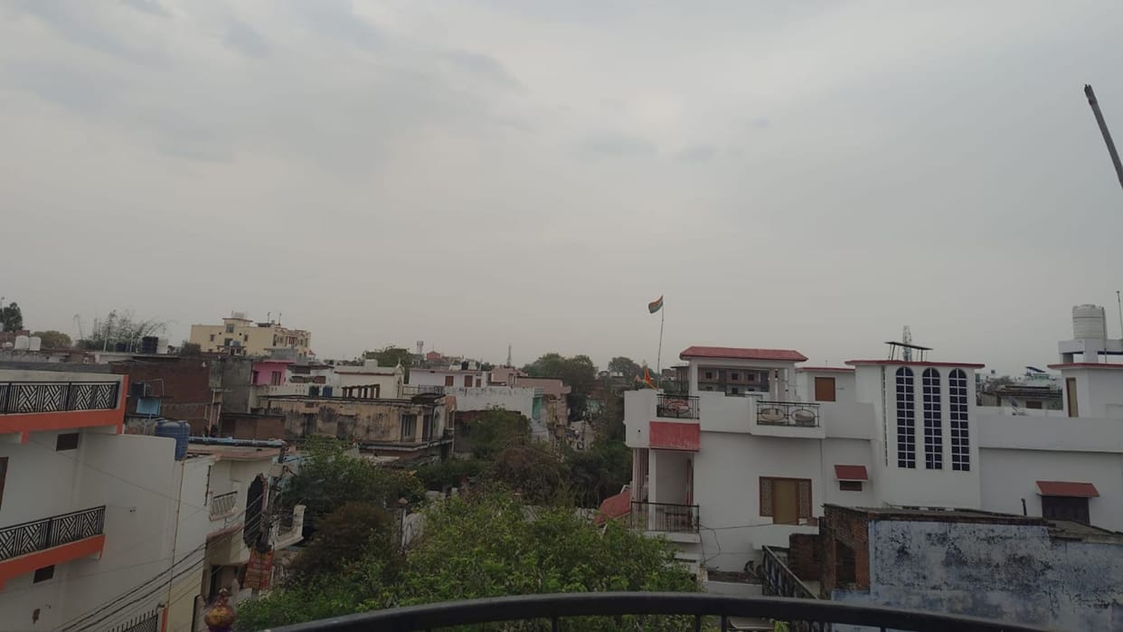Jaunpur Weather Update young man Died after Struck by Lightning