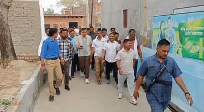 Kanpur Out on morning walk Mahana toured locality Said dilapidated Thakurdwara Temple will be renovated