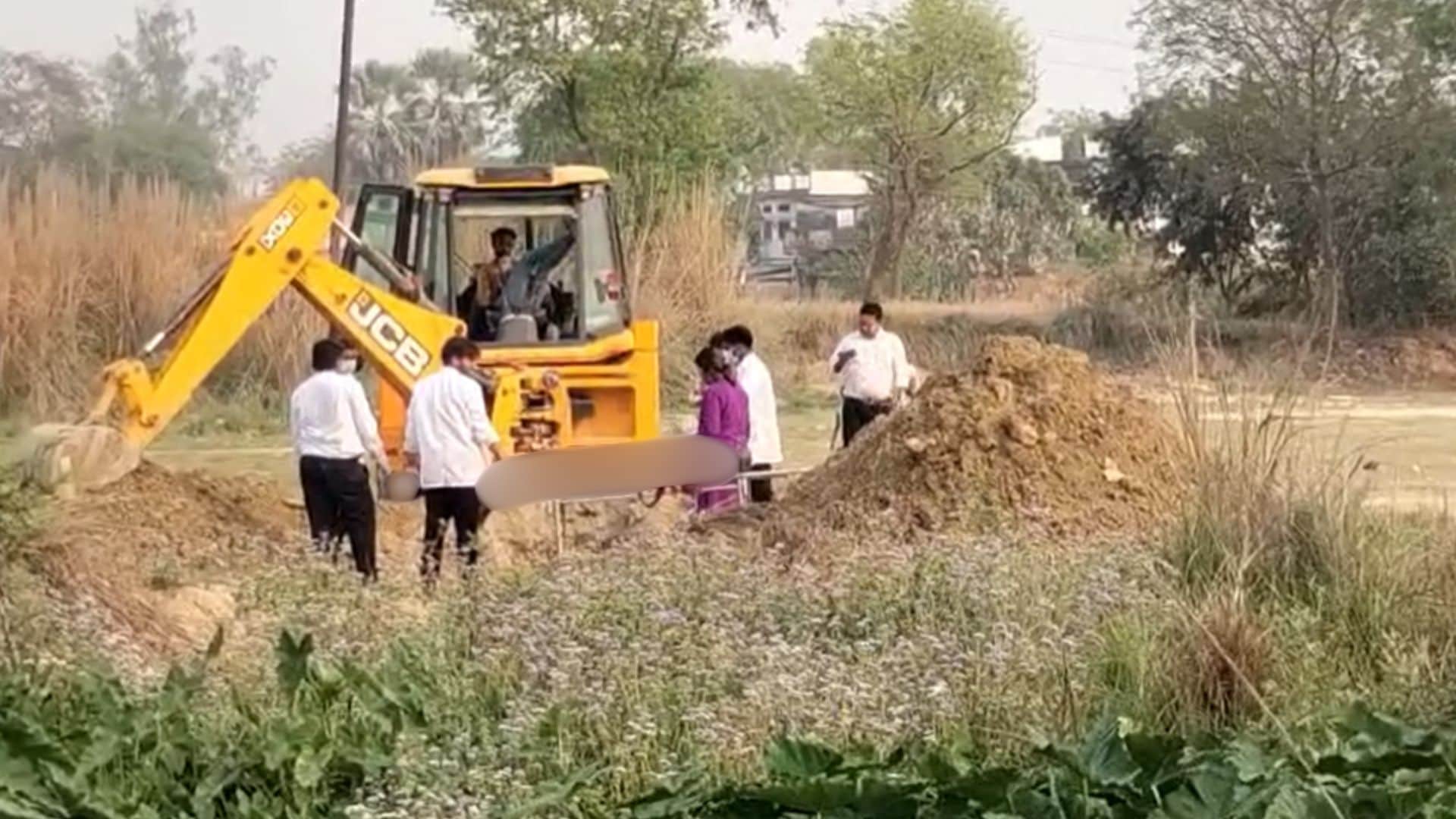 खेल मैदान में शव दफनाने का मामला