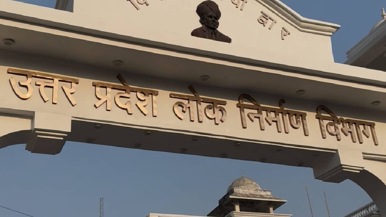 UP: Fire breaks out in the Ambedkar Cell at the PWD Headquarters in Lucknow; short circuit identified as the c