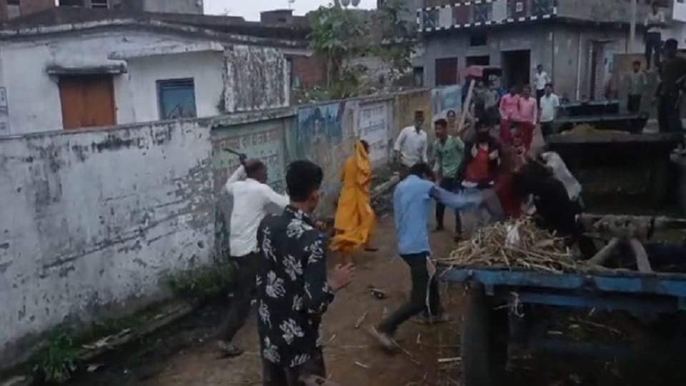 UP: Bloody conflict over farm ram in Bijnor, fight between two brothers' families, women also beaten