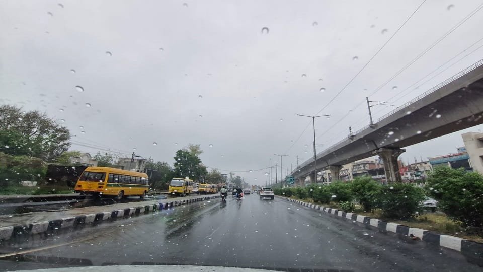 Meerut Weather Today: It started raining since morning, the weather became cold, know how the weather will be