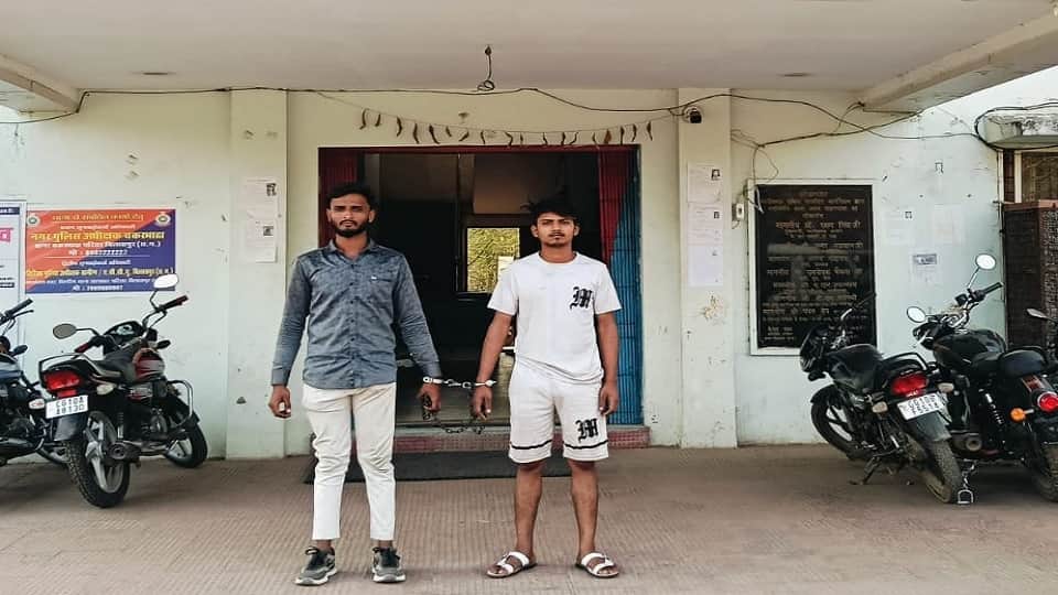 पुलिस की गिरफ्त में आरोपी