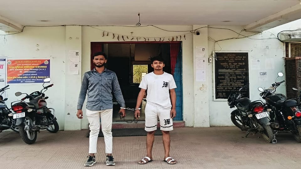 पुलिस की गिरफ्त में आरोपी