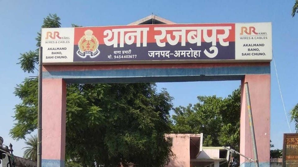 Amroha: Uproar at Rajabpur Police Station; FIR Filed Against 25, Including a Farmer Leader