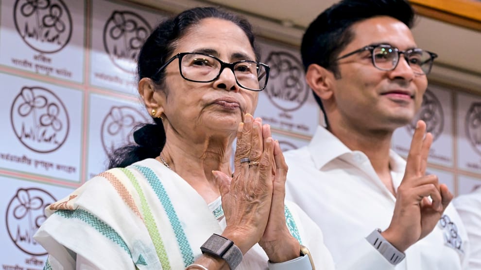 Mamata Banerjee Relief Calcutta Highcourt TMC withdraw funds from party accounts Court tough on egg throwing