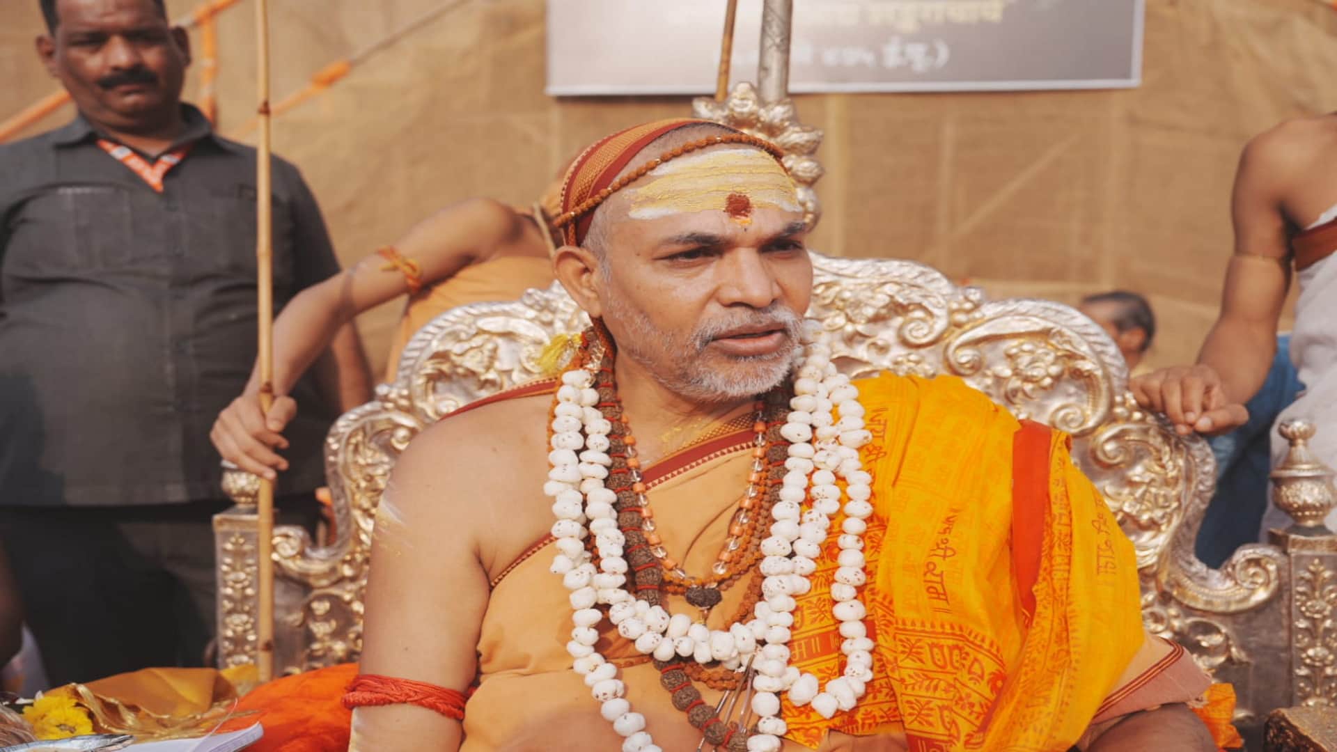 शंकराचार्य स्वामी अवमुक्तेश्वरानंद सरस्वती।