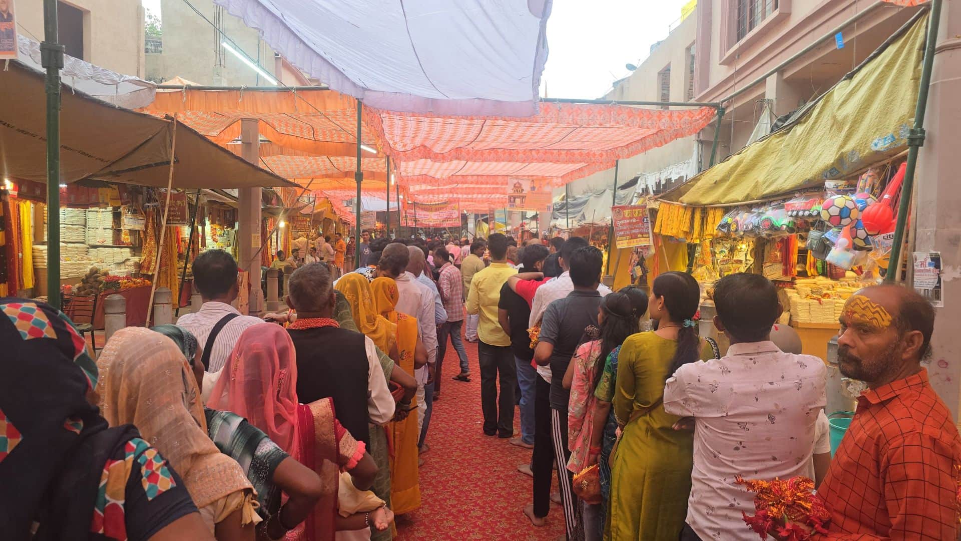 Chaitra Navratri second day Devotees throng Vindhyachal Dham for darshan in Mirzapur