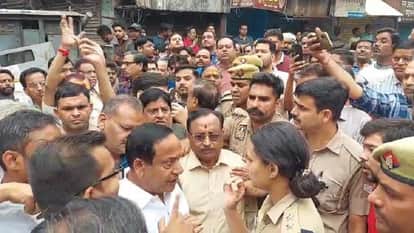 uproar after abduct bullion traders in Mathura