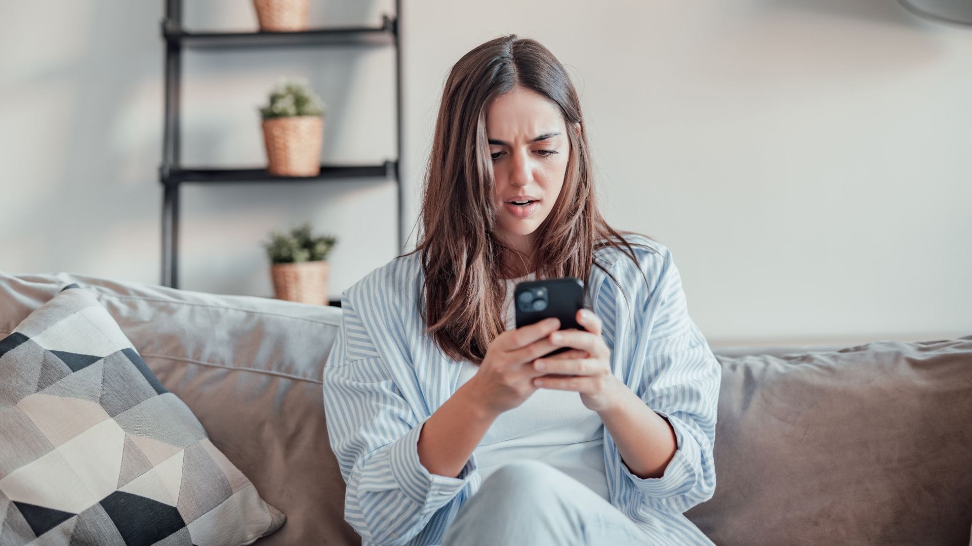 WiFi Security Guide: Why You Should Create a Guest Network for Visitors Instead of Sharing Main Password