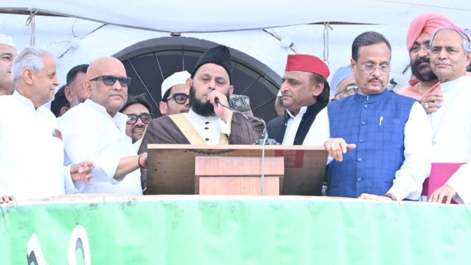 Eid 2026 Akhilesh Yadav reached Aishbagh Eidgah in Lucknow to extend greetings