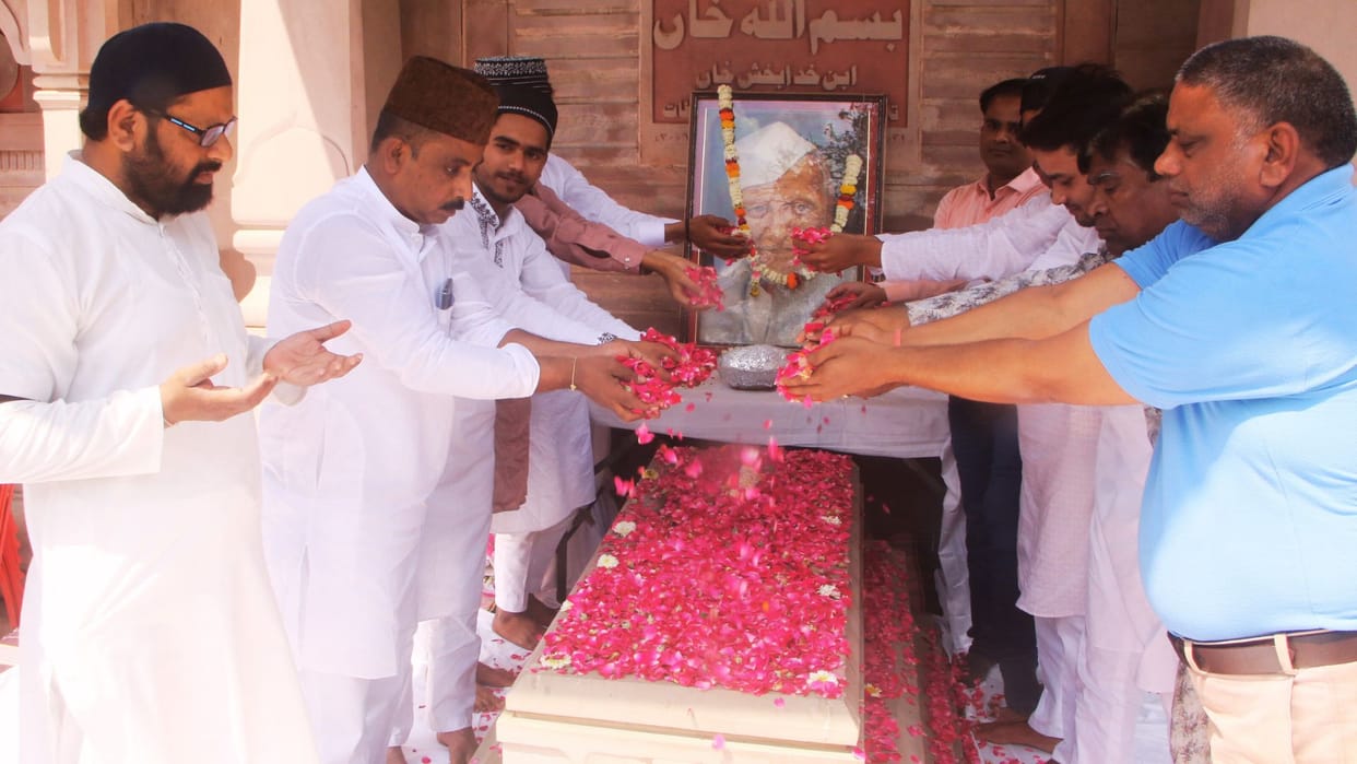 Bismillah Khan Ajay Rai Says Ustad Symbol of Ganga-Jamuni Tehzeeb Tributes Paid at His Tomb