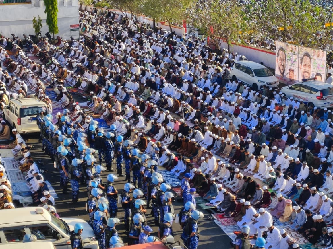 wo Scenes from Eid in Bhopal: Massive Crowds Gather for Prayers; Shia Community Stages Protest, Chanting Sloga