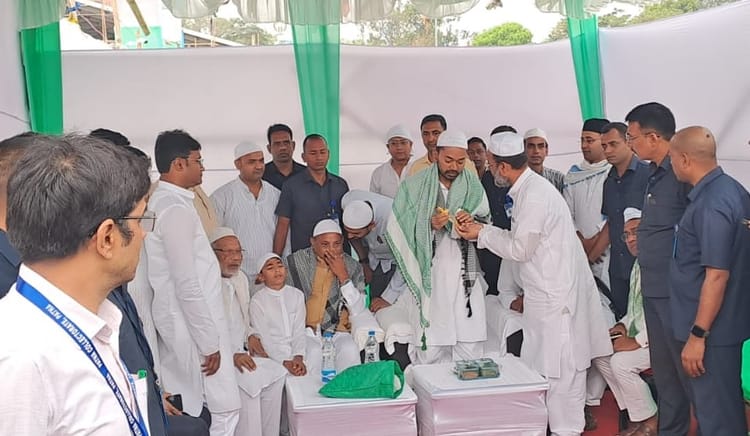 Eid Ul Fitr: बारिश के बीच अदा की गई ईद की नमाज; 20 साल में पहली बार नीतीश नहीं आए गांधी मैदान, निशांत पहुंचे
