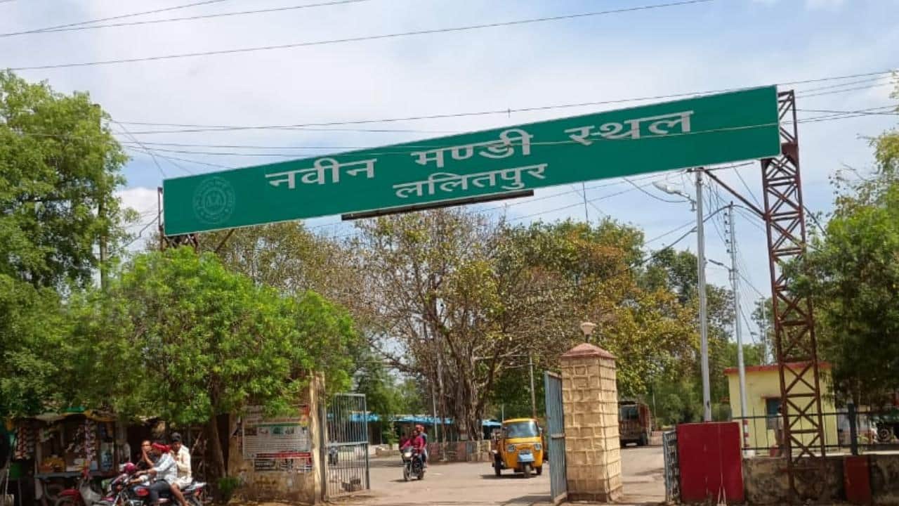 बकायेदारी पर कटी गल्ला मंडी की बिजली।