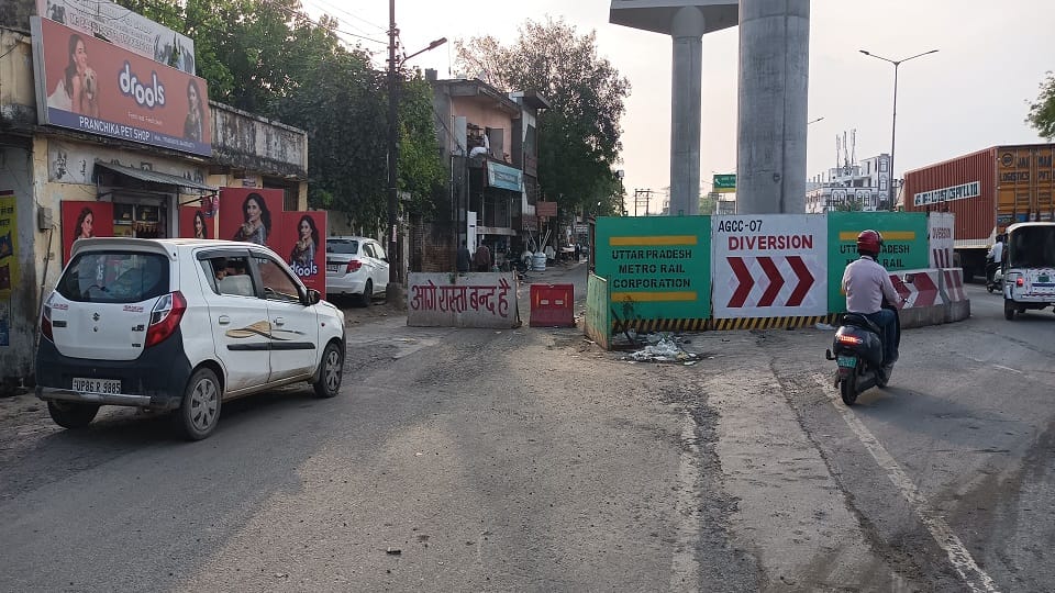 Service road closed at Sultanganj Pulia on highway in Agra
