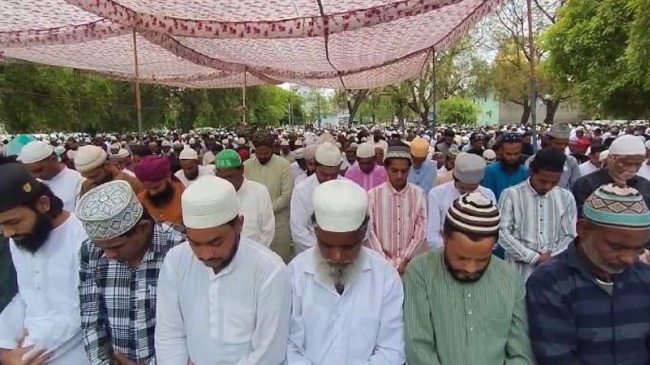 eid ul fitr celebration in Bareilly Thousands of people offered namaz at Idgah