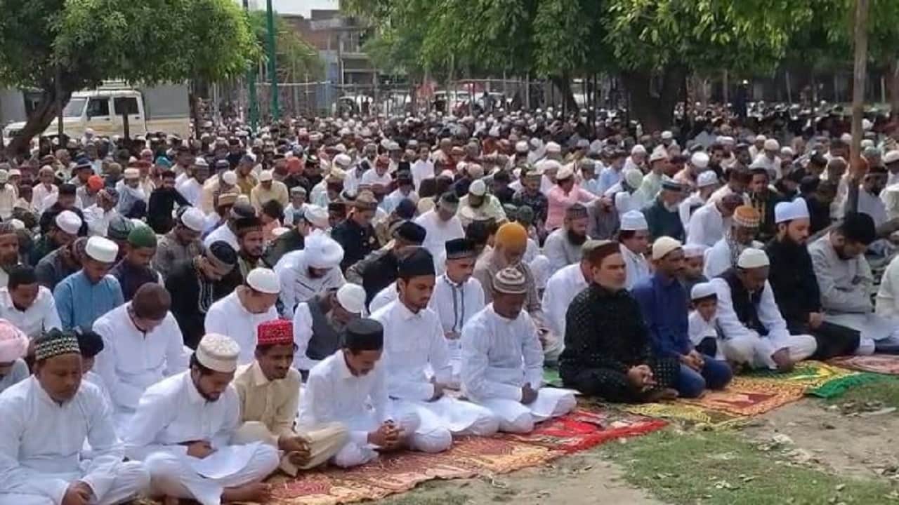eid ul fitr celebration in Bareilly Thousands of people offered namaz at Idgah