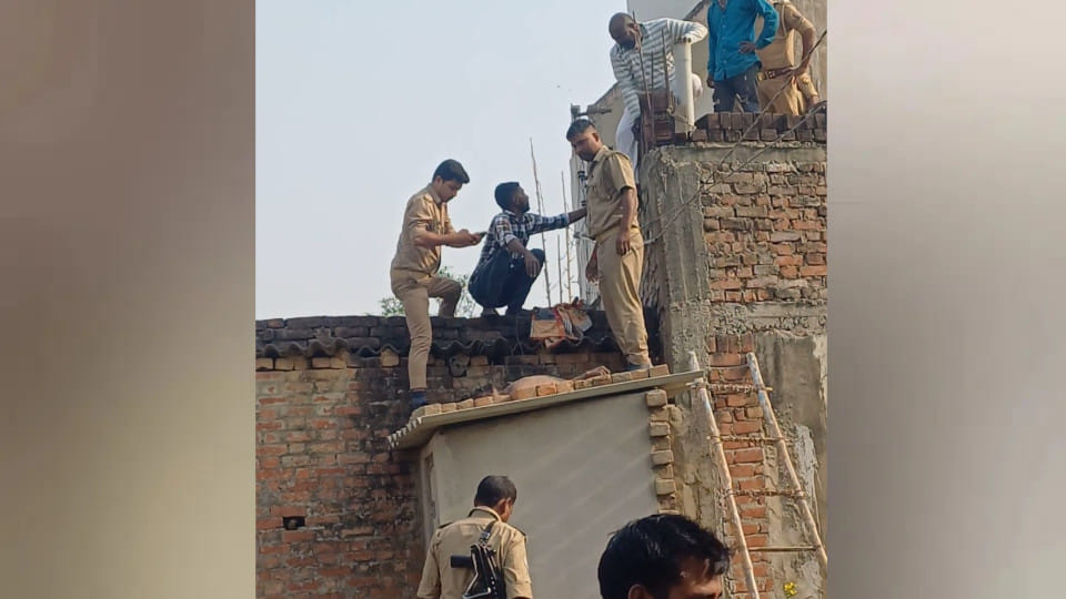 Rishabh's body was murdered and thrown on the toilet in Gorakhpur. Naked Body Found on Toilet Roof
