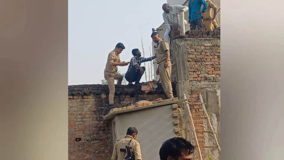 Rishabh's body was murdered and thrown on the toilet in Gorakhpur. Naked Body Found on Toilet Roof