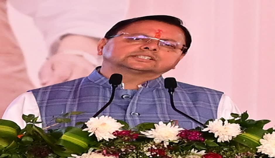 हल्द्वानी एमबी इंटर कॉलेज मैदान में आयोजित सभा को संबोधित करते मुख्यमंत्री पुष्कर सिंह धामी।